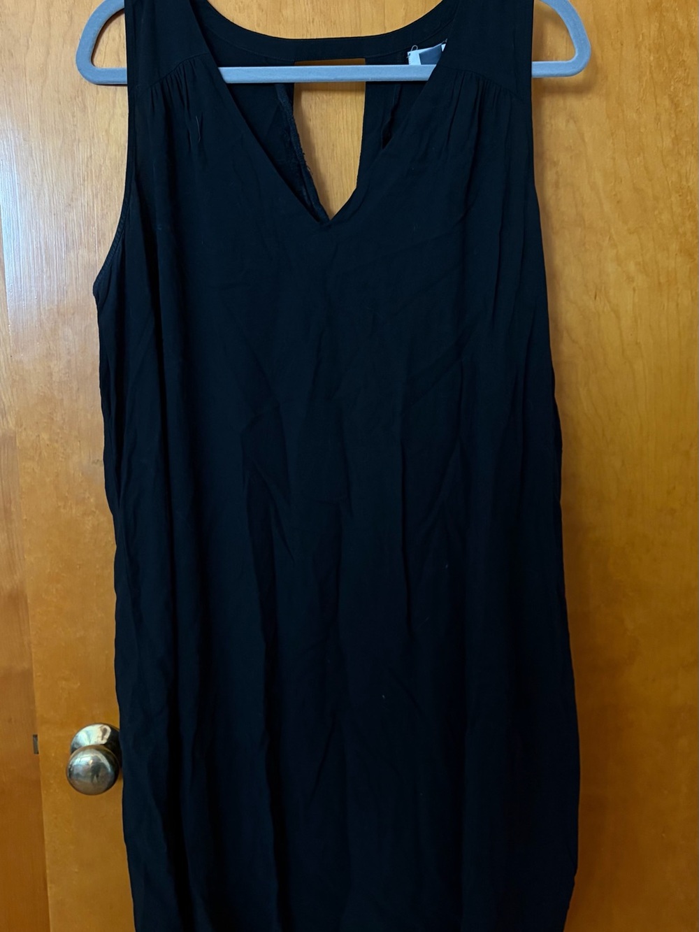 Sleeveless Black V-Neck Women's Dress with Keyhole Back